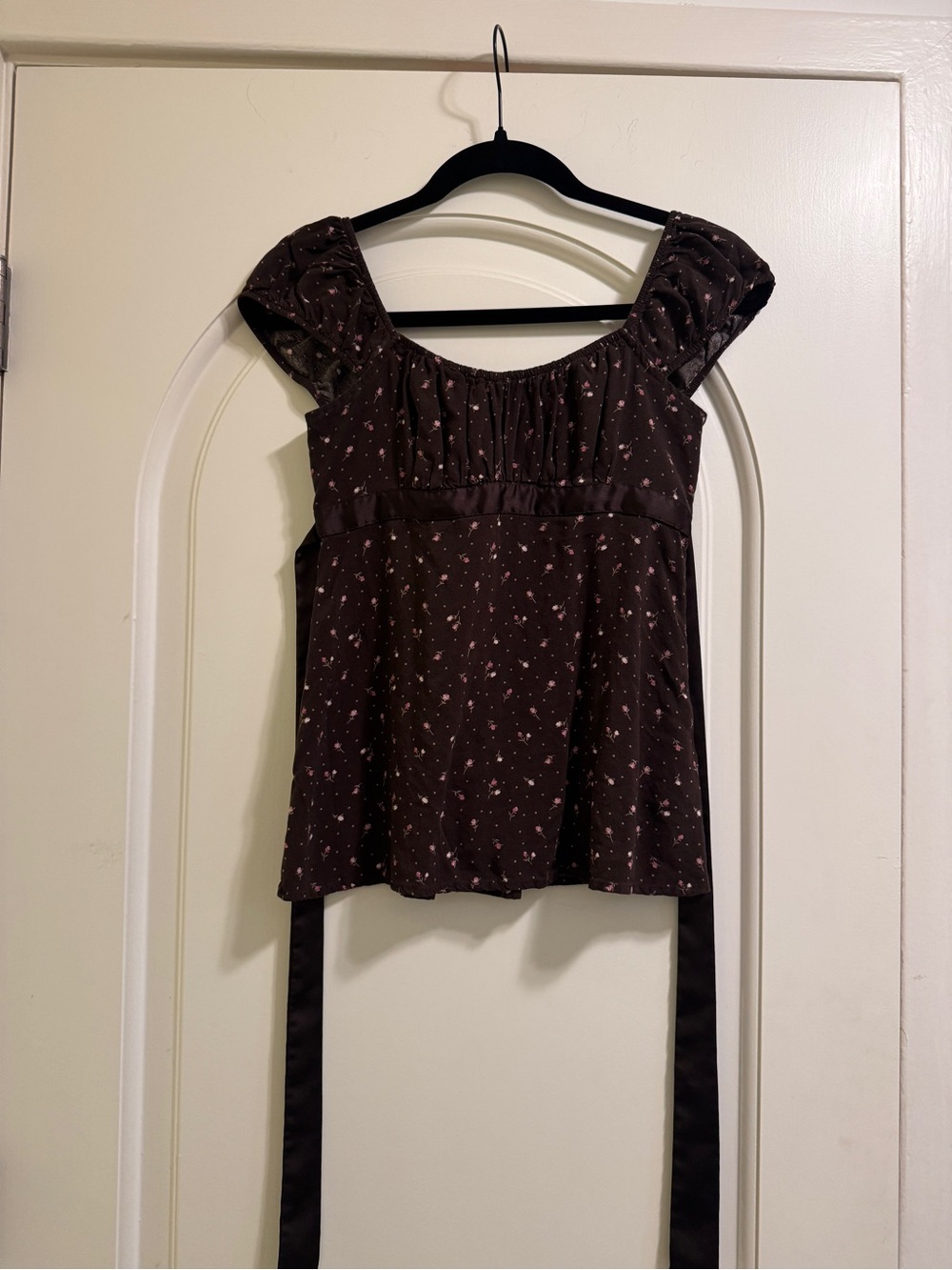 Hollister Brown Floral Babydoll Top XS Cap Sleeve Satin Tie Back Smocked